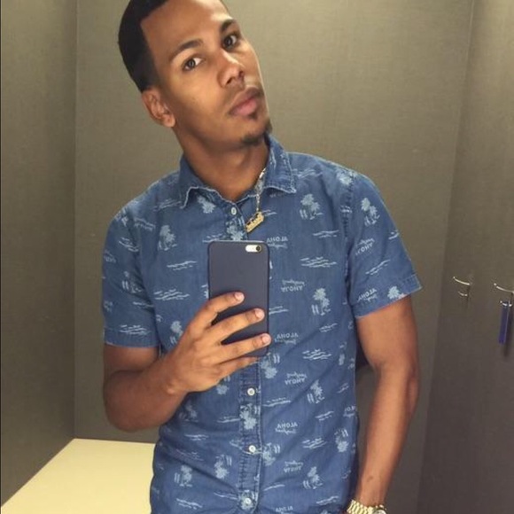 Profile Picture of Danny Brito (@dnybrto) on Poshmark