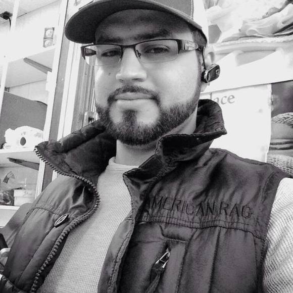 Profile Picture of Deyab Mubarez (@deyabt) on Poshmark