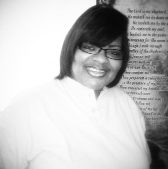 Profile Picture of Eleanor Price (@eleanor_price) on Poshmark