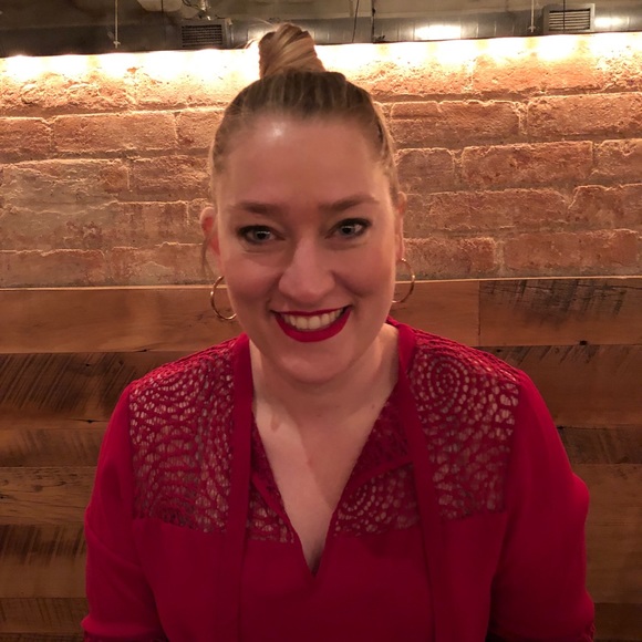 Profile Picture of Lisa Everett (@lmcall17) on Poshmark