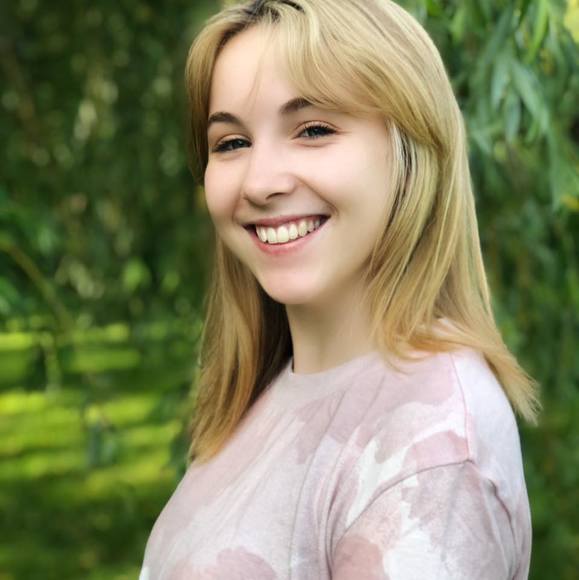 Lily Ayotte - Poshmark Profile Picture of Lily Ayotte (@lilayotte) on Poshmark