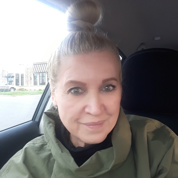 Profile Picture of Blanca Vrotsos (@nulla23) on Poshmark