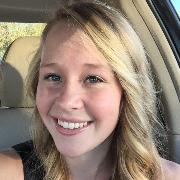 Profile Picture of Betsy Dohrer (@bdohrer) on Poshmark