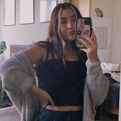 Profile Picture of Em 🌿 (@Emily_sanchez7) on Twitter