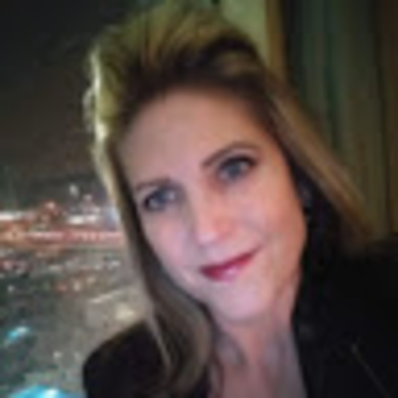 Profile Picture of Stephenie Dobson (@teffyjean22) on Poshmark