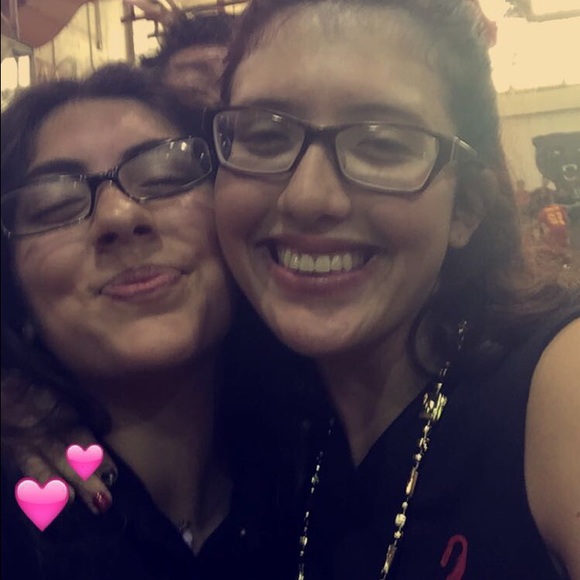 Profile Picture of Julia Haviland (@hooliaa) on Poshmark