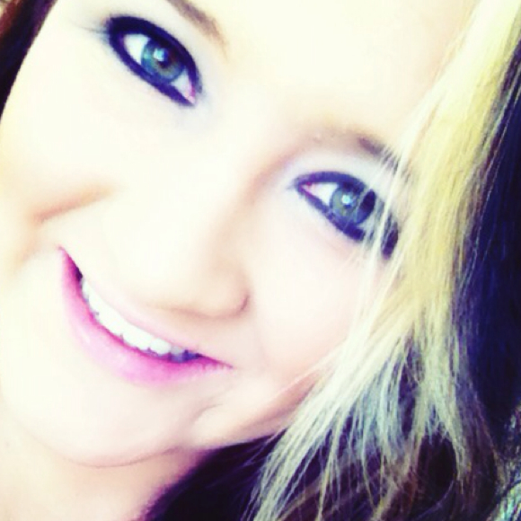 Profile Picture of Paige Sutterfield (@ylt15) on Poshmark
