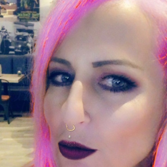 Profile Picture of Lori Jones (@lorijjones08) on Poshmark