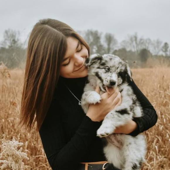 Profile Picture of Leah Williams (@lwill03) on Poshmark