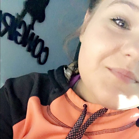 Profile Picture of Haylee Allen (@boandeddie) on Poshmark