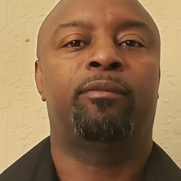 Profile Picture of Sam Gordon (@samg438) on Poshmark