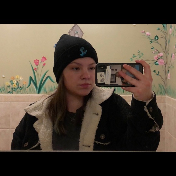 Profile Picture of Ceder Lowham (@cederlowham) on Poshmark