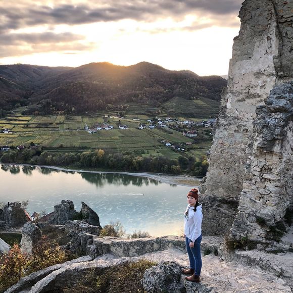 Profile Picture of Nellie Glowaski (@nellieglowaski) on Poshmark