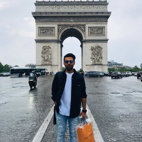 Profile Picture of Akshay Gadodia (@akshayg) on Poshmark