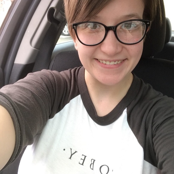 Profile Picture of Sara Andreff (@surra13) on Poshmark