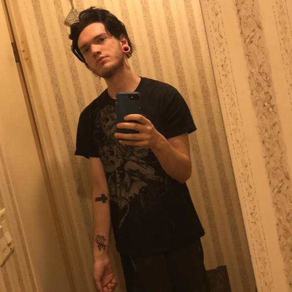Profile Picture of Nathan Covey (@nathan_covey) on Poshmark