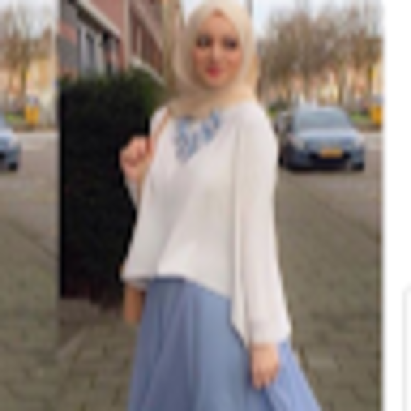 Profile Picture of Fleure Neige (@bassmarosa) on Poshmark