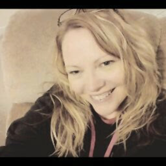 Profile Picture of Sandra Byrd (@sandrabyrd13) on Poshmark