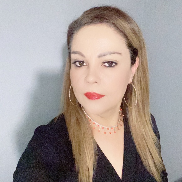 Profile Picture of Blanca Quirino (@blancaquirino) on Poshmark