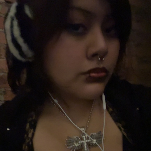 Profile Picture of Haley Castillo (@haleycastillo45) on Poshmark