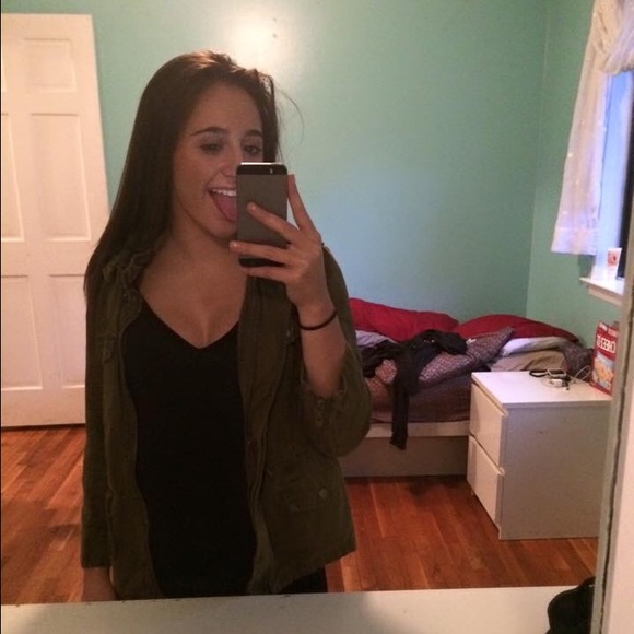 Sam Recine - Poshmark Profile Picture of Sam Recine (@sammmrecine) on Poshmark