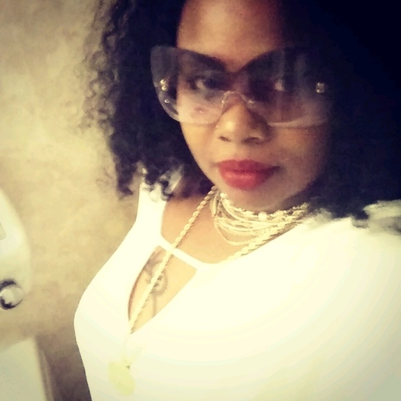 Profile Picture of Chanda Smith (@chandads) on Poshmark