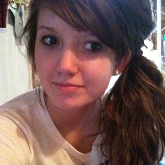 Profile Picture of Abbi Downum (@downum95) on Poshmark