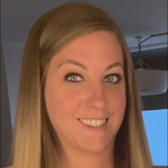 Profile Picture of Crystal Fender (@cfender09) on Poshmark