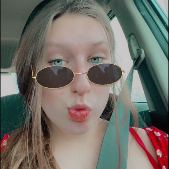Profile Picture of Karlee Bednarczyk (@k_bednarczyk) on Poshmark