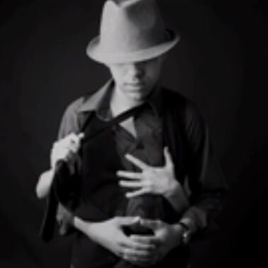 Profile Picture of Kenneth Estrella (@Estrellamuzic) on Twitter