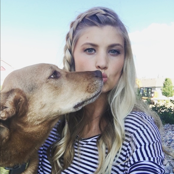 Profile Picture of Britney Menter (@britneyment) on Poshmark