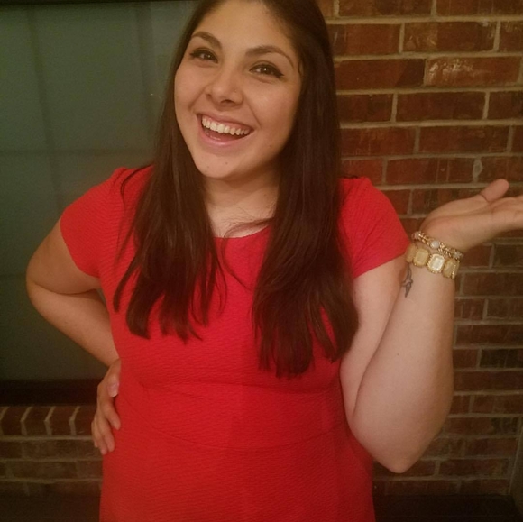 Profile Picture of Alecsandra De los santos (@aledls5) on Poshmark