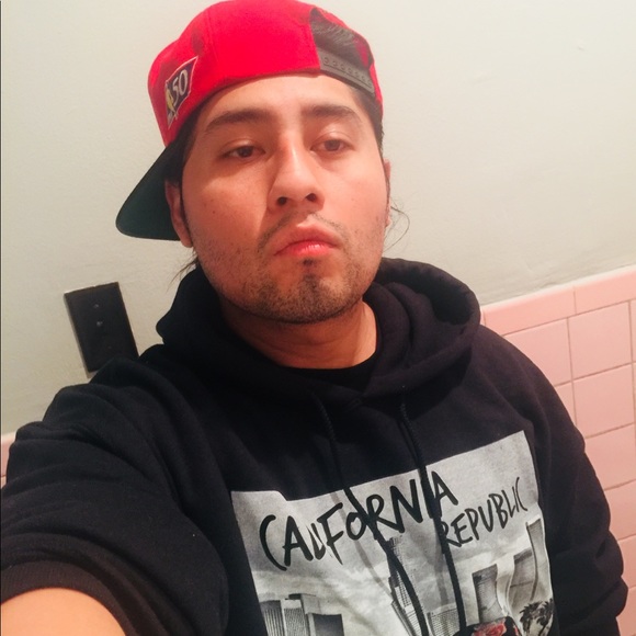 Profile Picture of Hugo Gonzalez (@hugoc44) on Poshmark