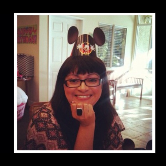 Profile Picture of Rosa Funes (@luckyrosa) on Poshmark