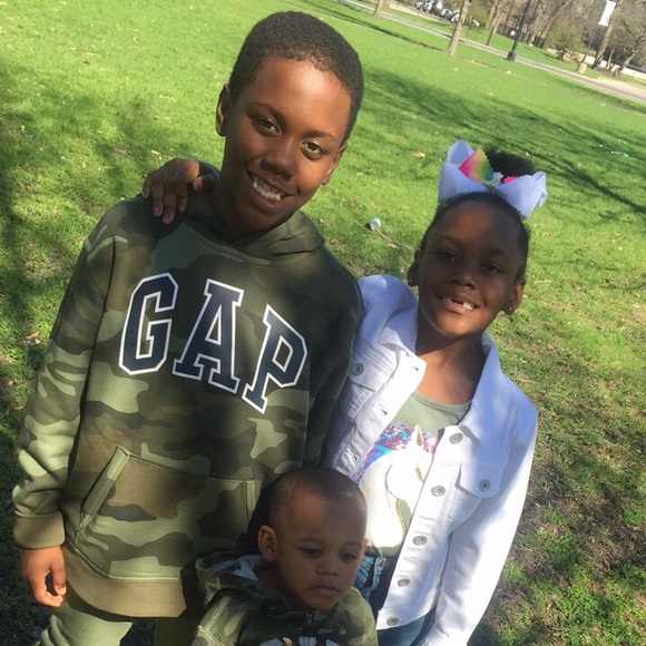 Profile Picture of Javaris Hinton (@avenuejd60) on Poshmark