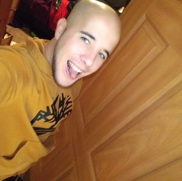 Profile Picture of Aaron Mccleave (@aaronmccleave) on Poshmark