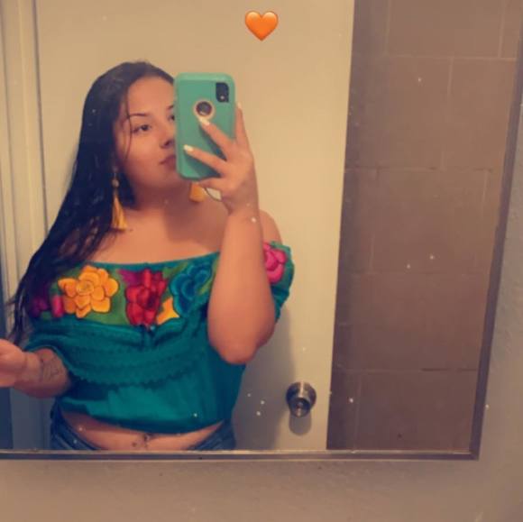 Profile Picture of Angelica Guzman (@angelicap12) on Poshmark