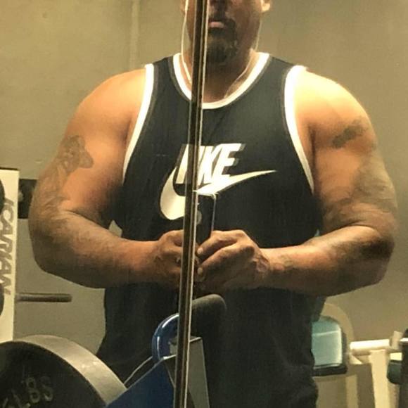 Profile Picture of Robert Gonzalez (@robertgonzal699) on Poshmark