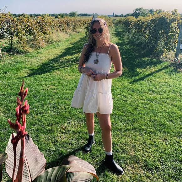 Profile Picture of Carrie Nostrant (@carrie_nostrant) on Poshmark