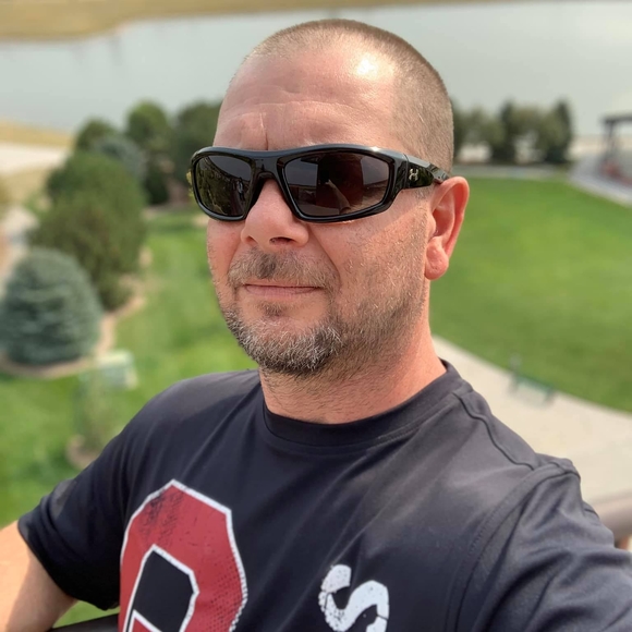 Profile Picture of Troy Darnell roxanne darnell (@tdarnell29) on Poshmark