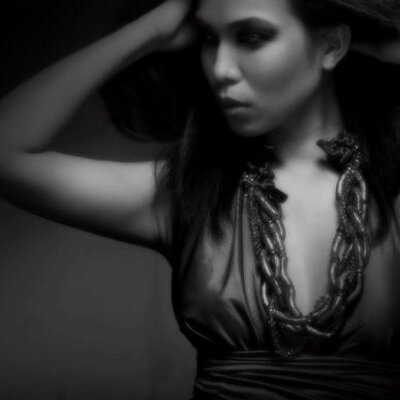 Profile Picture of Nicole Puentevella (@coliessoule) on Twitter