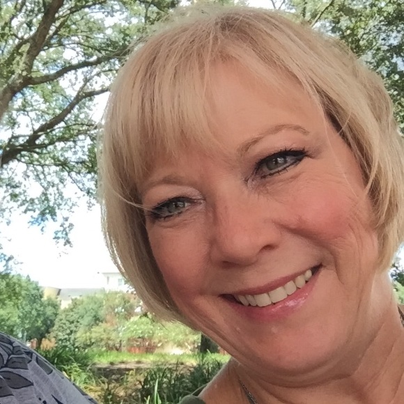 Joan Heitzler - Poshmark Profile Picture of Joan Heitzler (@justjoan02) on Poshmark