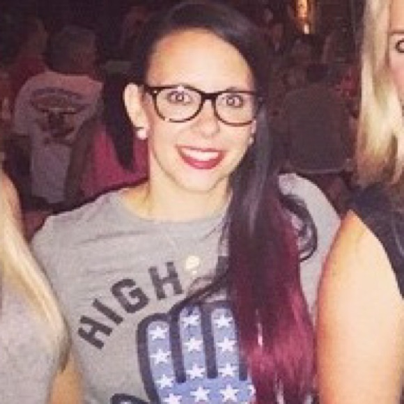 Profile Picture of Jodi Lednicky (@jlednicky) on Poshmark