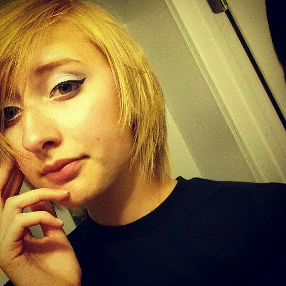 Profile Picture of Macky Biddick (@macky8823) on Poshmark