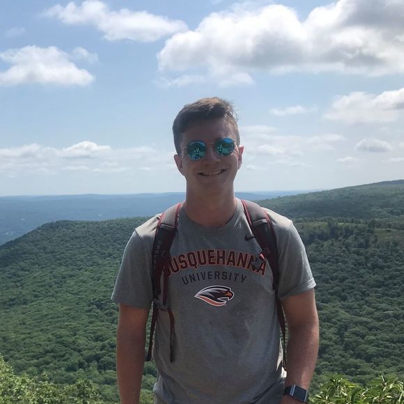 Profile Picture of Robert Hyer (@hob_ryer) on Poshmark