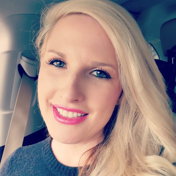 Profile Picture of Taryn Engelstad (@ttdn1133) on Poshmark