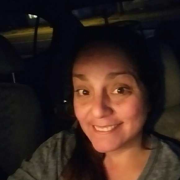 Profile Picture of Theresa Newago (@biencerbuzzer) on Poshmark