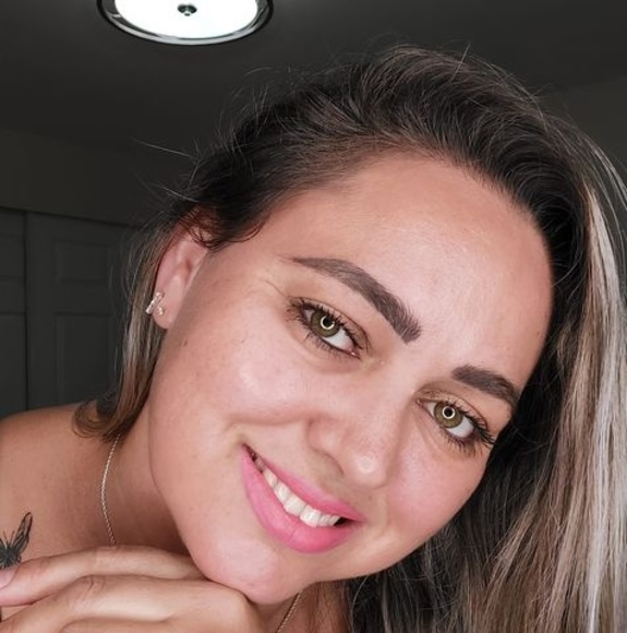 Profile Picture of Paula Silva (@paulinne_amor) on Poshmark
