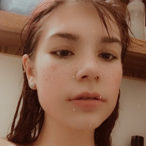 Profile Picture of Harmony Behrer (@harmonybehrer) on Poshmark