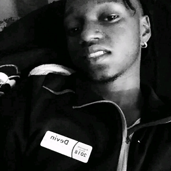 Profile Picture of Devin Gant (@devdev27) on Poshmark